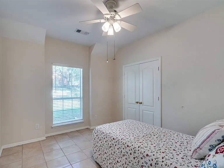 Secondary bedroom
