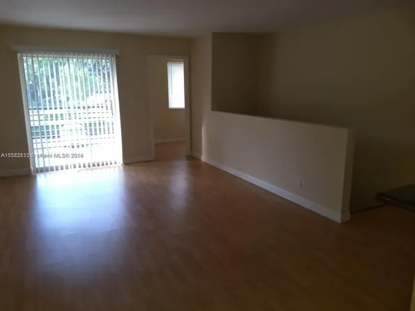 701 Gardens Dr APT 204, Pompano Beach, FL 33069