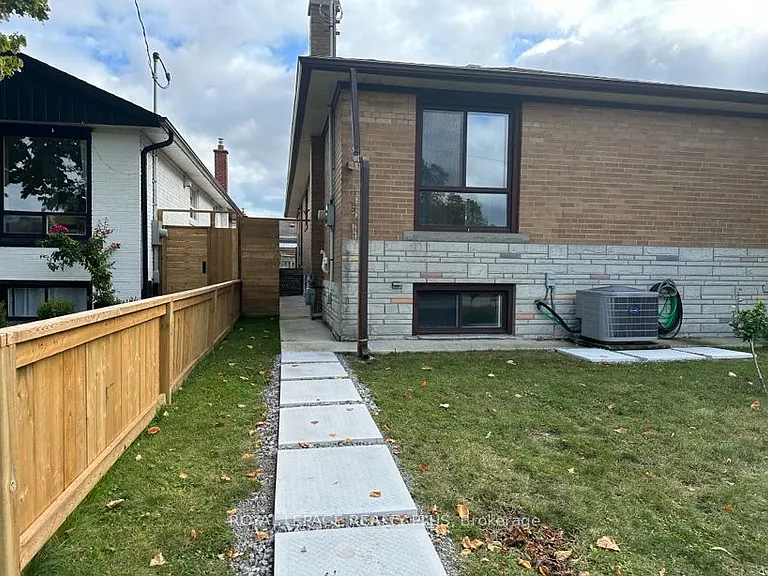 64 Stevenharris Dr — Photo 2
