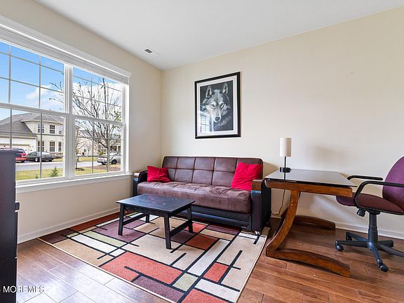 5th image of 27 Rockland Street