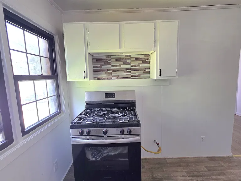 768 Glenwood Ave — Photo 2