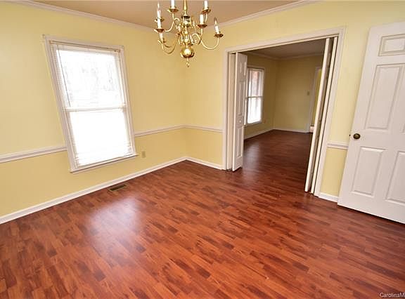4th image of 3080 Jamestown Dr