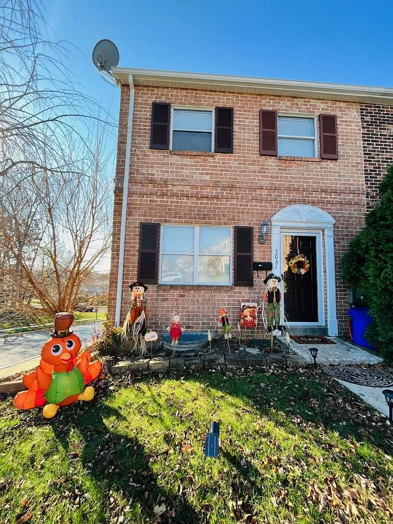 3 bed, 2.5 bath, 1290 sqft, $2,100 — Photo 1