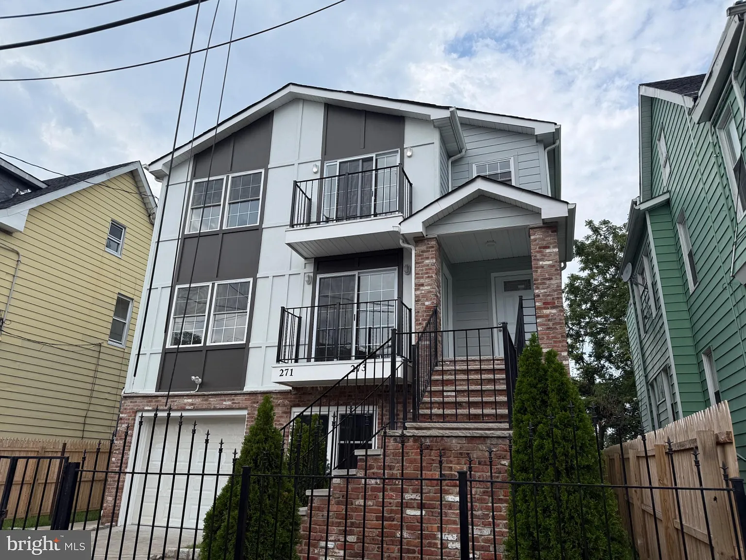 3 bed, 2.0 bath, 1300 sqft, $3,000 — Photo 1