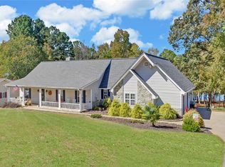 175 Nelle Dr, Hartwell, GA 30643