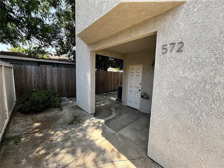 572 N Orange St — Photo 11