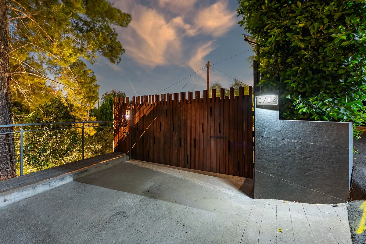 Building Photo - 3714 Broadlawn Dr