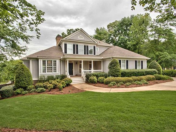 2nd image of 104 Greenwood Ct