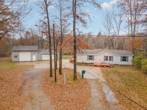 1665 N Nine Mile Rd, Sanford, MI 48657