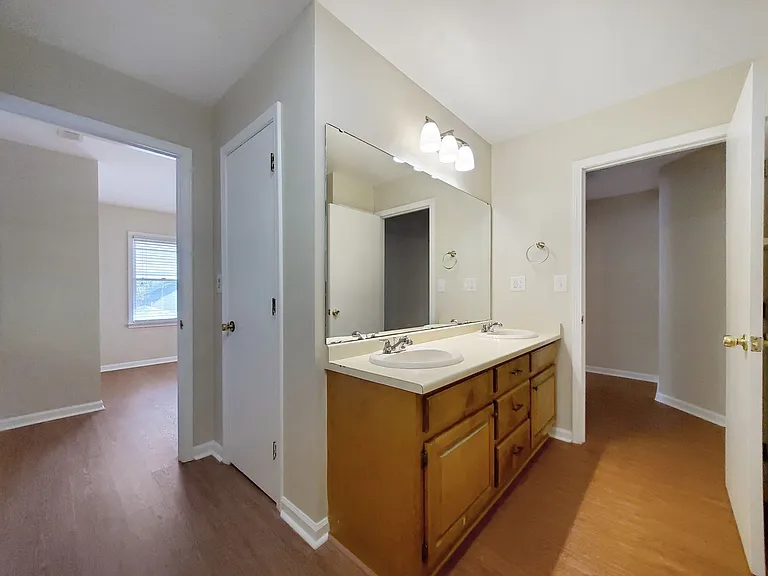 504 University Rdg — Photo 18