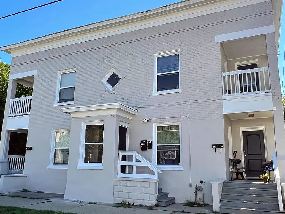 202 Straight Ave SW #1