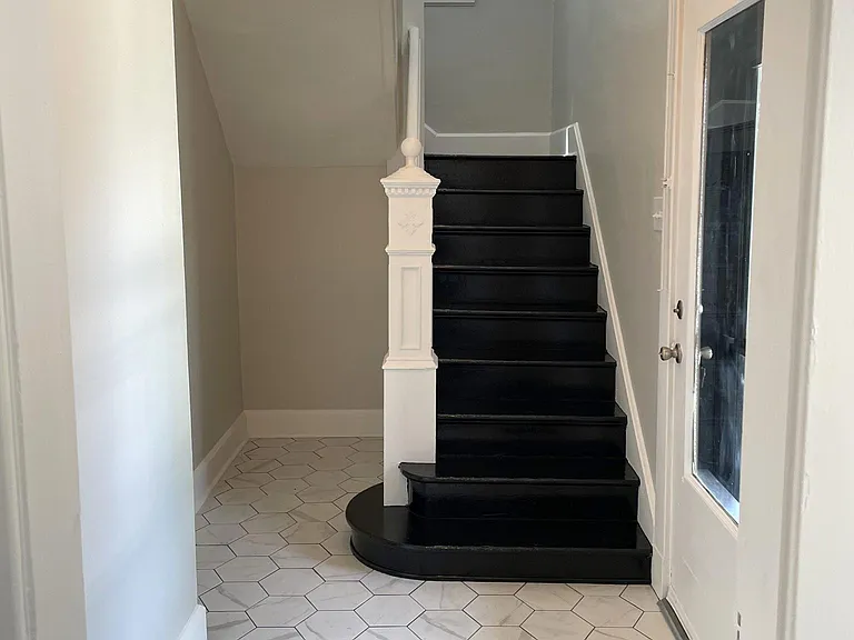 207 Chandler Ave — Photo 2
