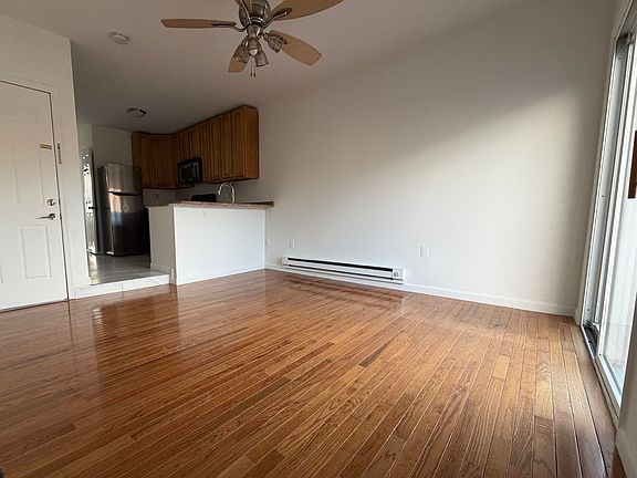 3rd image of 162 Griffith St #5