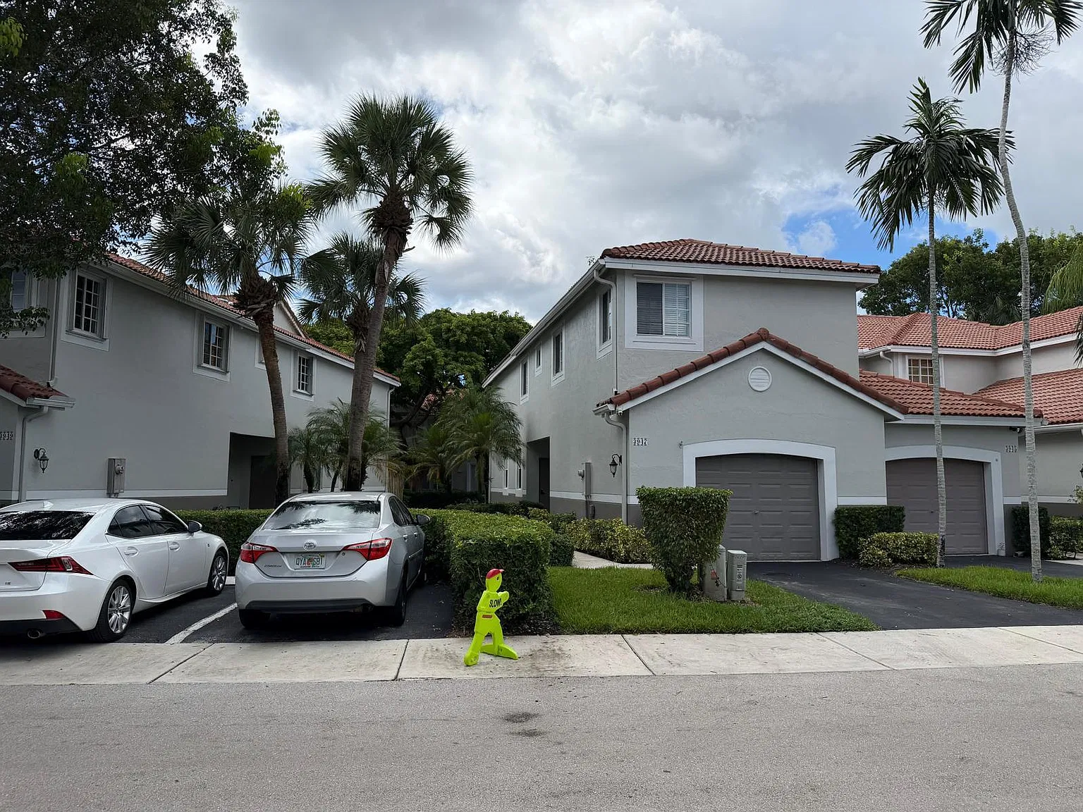 4 bed, 2.5 bath, 1728 sqft, $3,590 — Photo 2