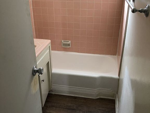 4th image of 11700 Gurley Ave APT 03