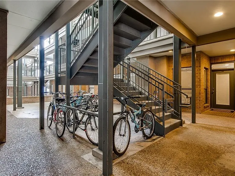 1906 Robbins Pl #308 — Photo 7