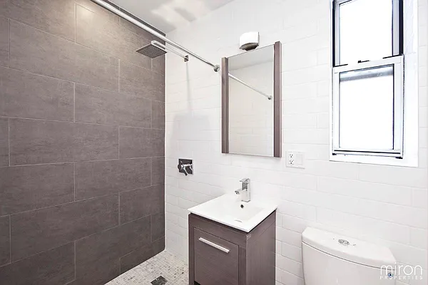 Rented by R New York | media 16