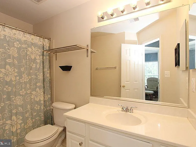 44269 Cornish Ln — Photo 13