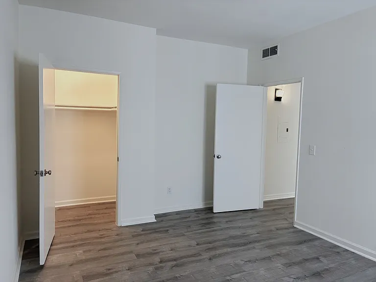 10205 Samoa Ave #104 — Photo 6