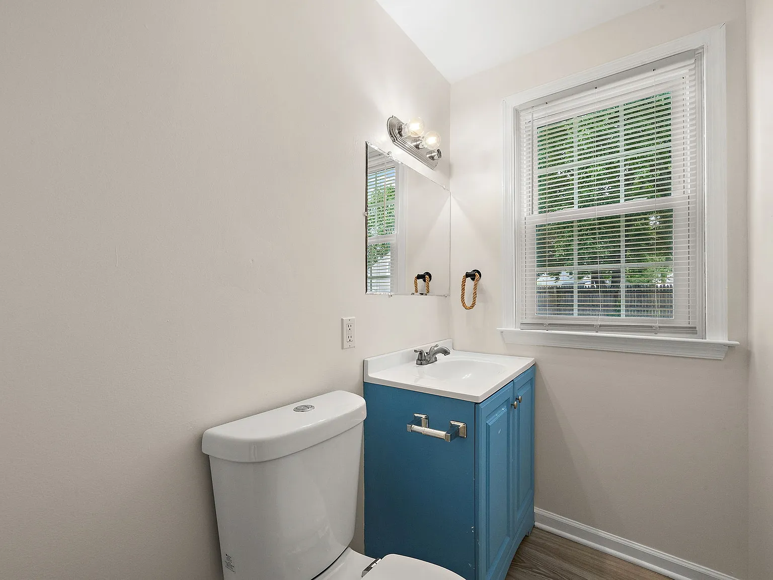 3 bed, 1.5 bath, 1475 sqft, $2,000 — Photo 3
