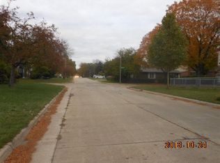 576 N Kenilworth Ave, Elmhurst, IL 60126