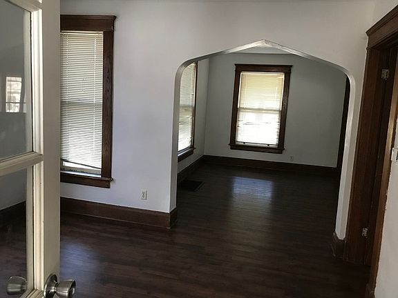 2nd image of 631 Lincolnway E