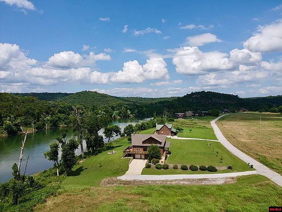 2nd image of 818 Stone Creek Way