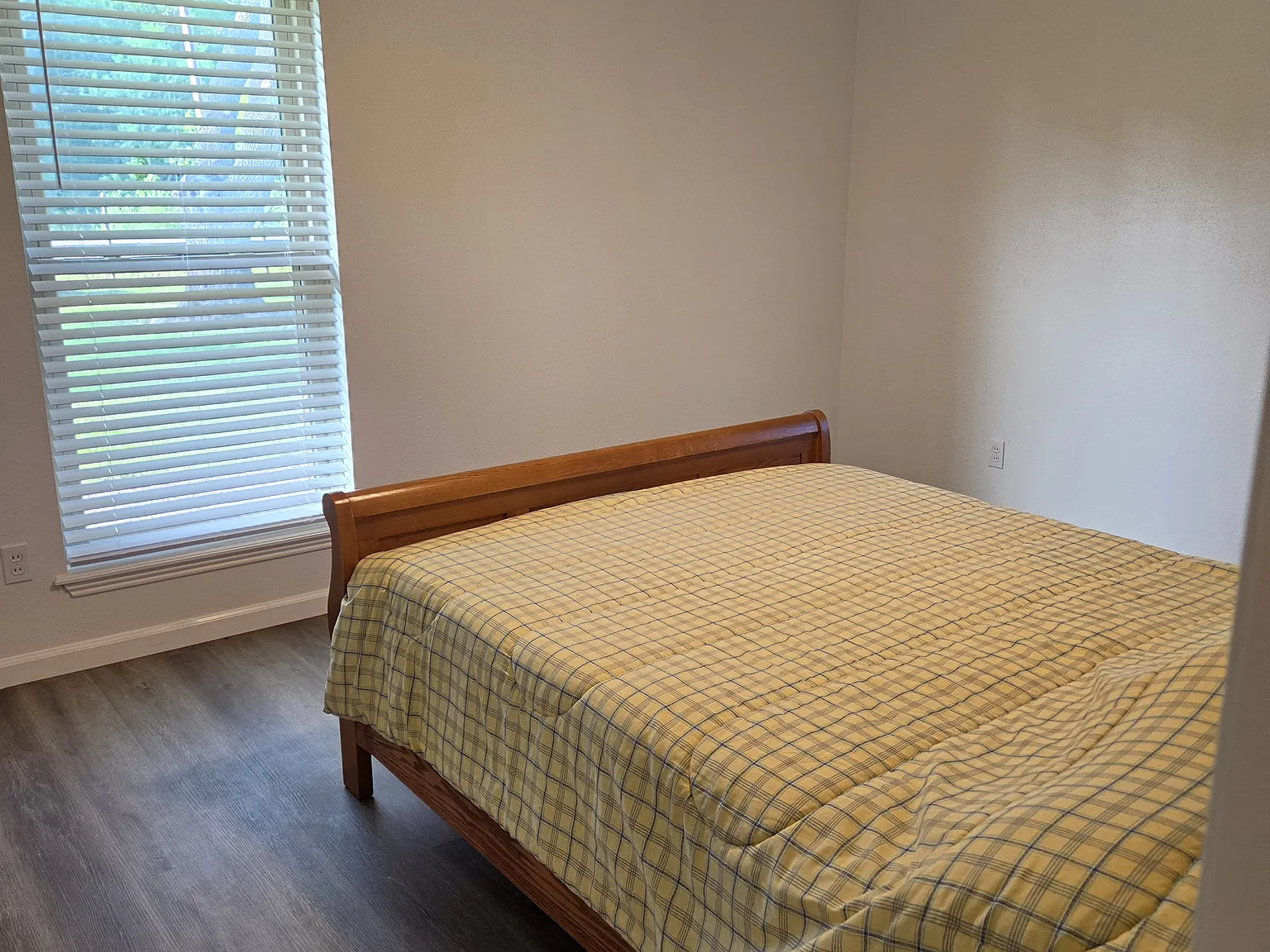 3 bed, 1995 sqft, $2,200 — Photo 2