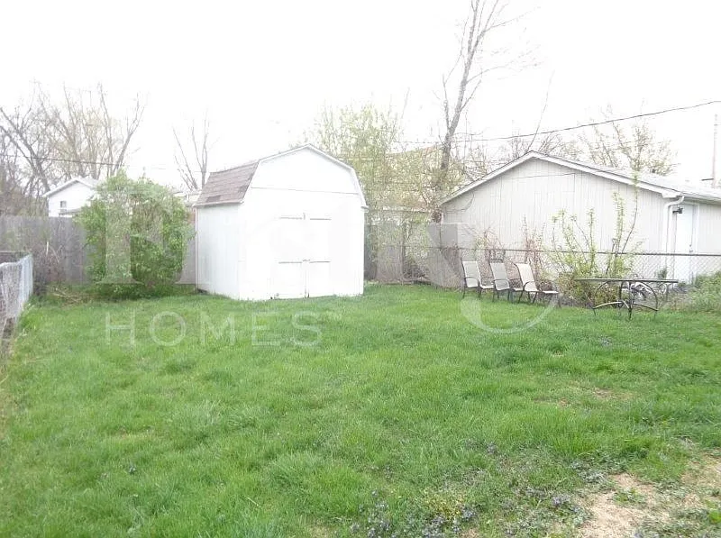 4 bed, 2.0 bath, 1728 sqft, $2,660 — Photo 3