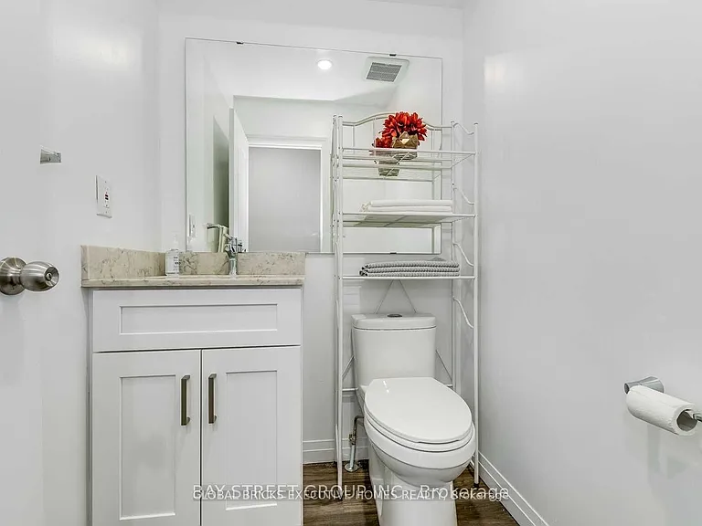 5045 Rundle Ct #UPPER — Photo 11