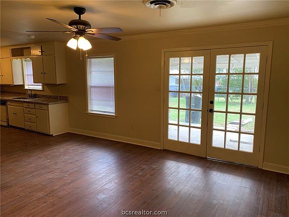 4th image of 1004 Timm Dr