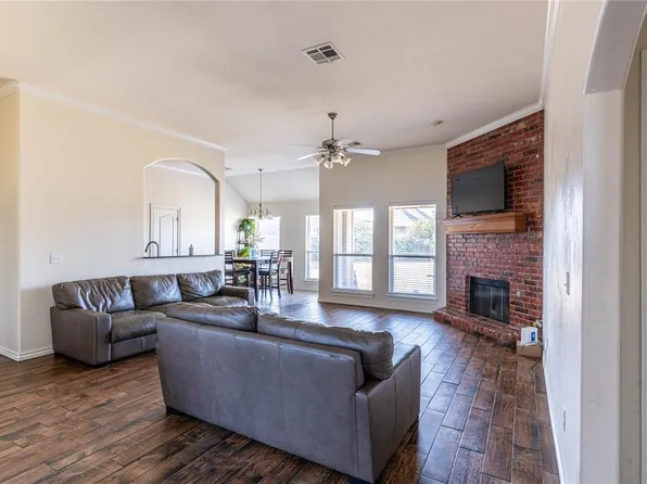 10820 NW 37th St, Yukon, OK 73099