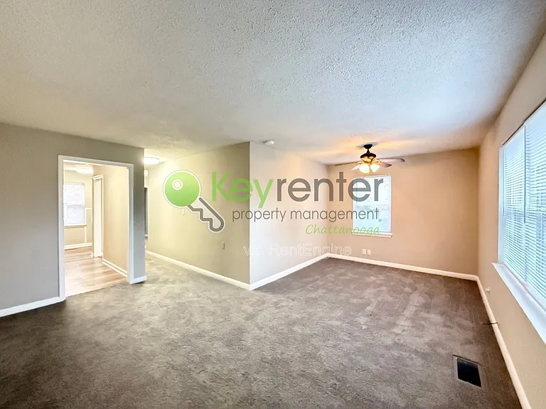 305 Sunrise Ln #B — Photo 3
