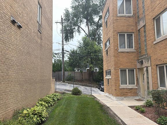 4th image of 2024 W 111th St APT 2S