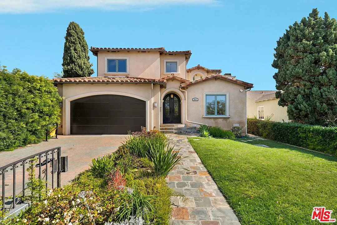 5 bed, 5.5 bath, 4020 sqft, $16,900 — Photo 2
