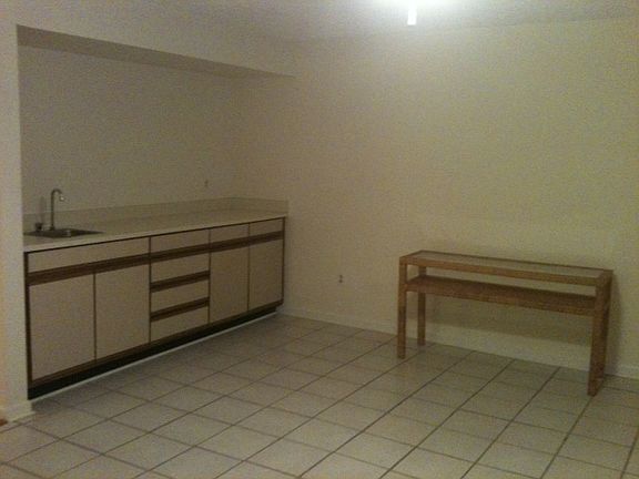 Finished basement & wet bar