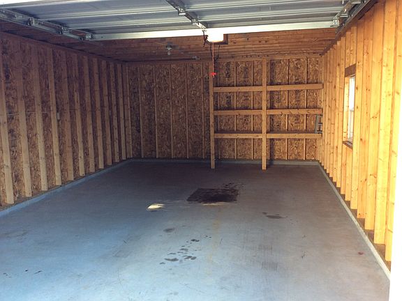 Large Garage w/shelving