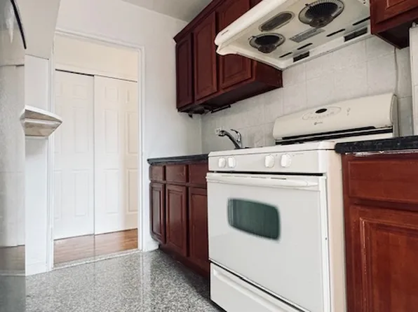 144-30 Roosevelt Avenue image 4 of 9