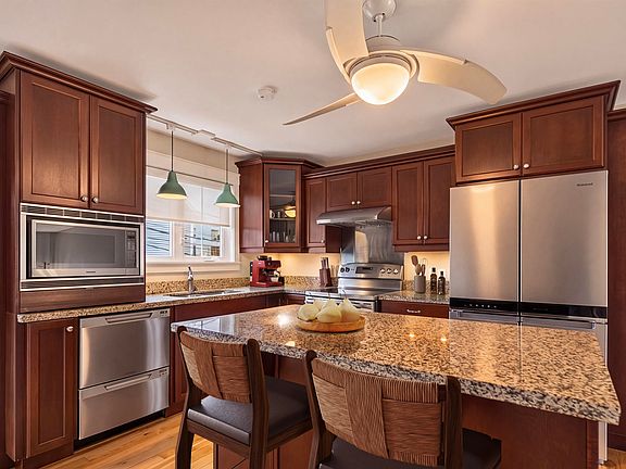 4th image of 320B Queen St
