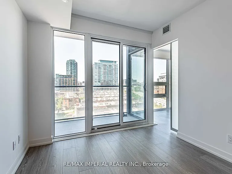 19 Western Battery Rd #2211 — Photo 13