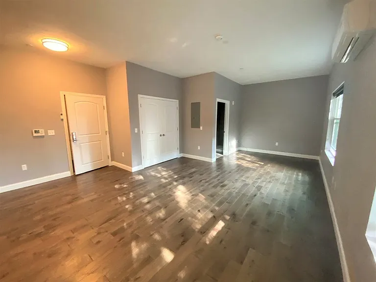 41 Saratoga St #4E — Photo 4