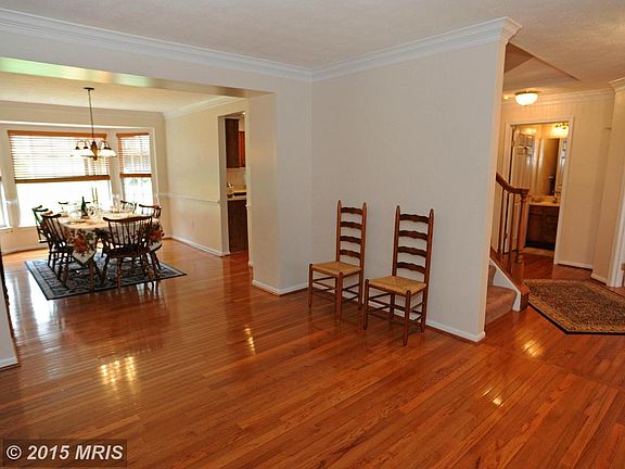 Living Room w/hardwood floors