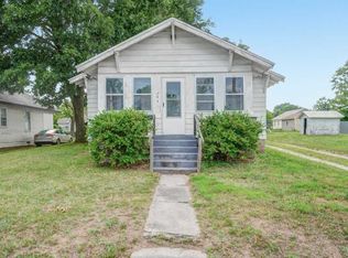 504 9th St, Monett, MO 65708