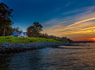 593 Stiff Ln, Deltaville, VA 23043