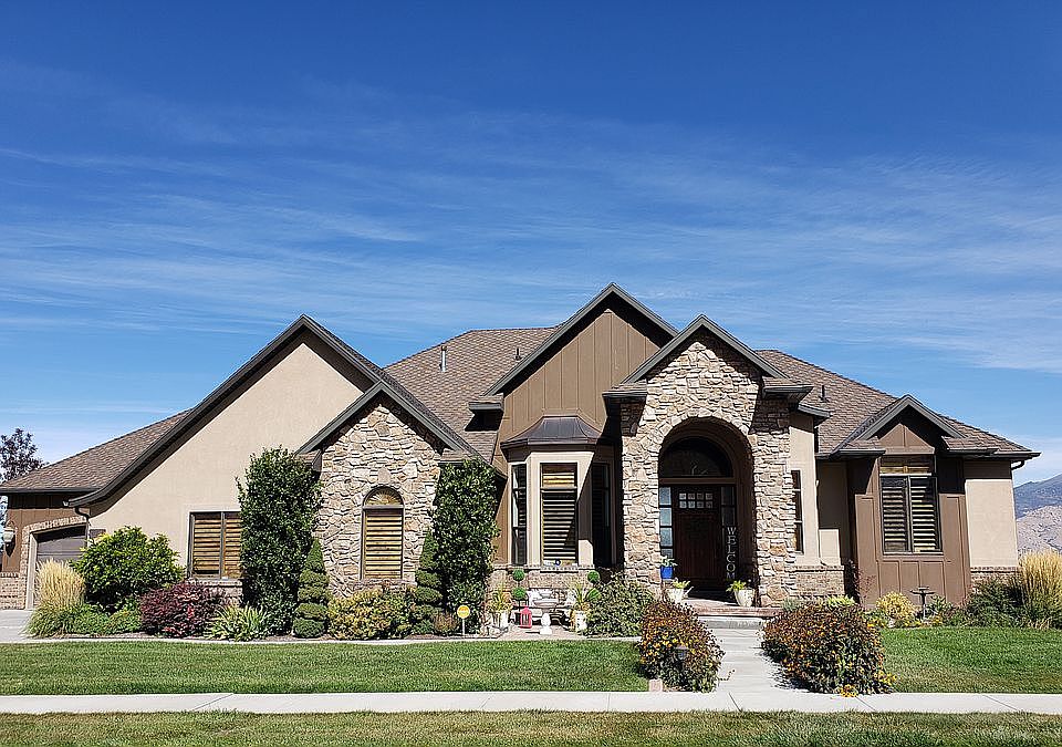 1st image of 739 Oakridge Dr