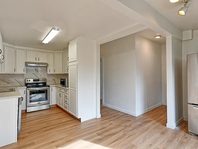 2551 NE 204th St — Photo 11