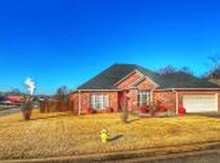 3925 Hemlock Ln, Russellville, AR 72802
