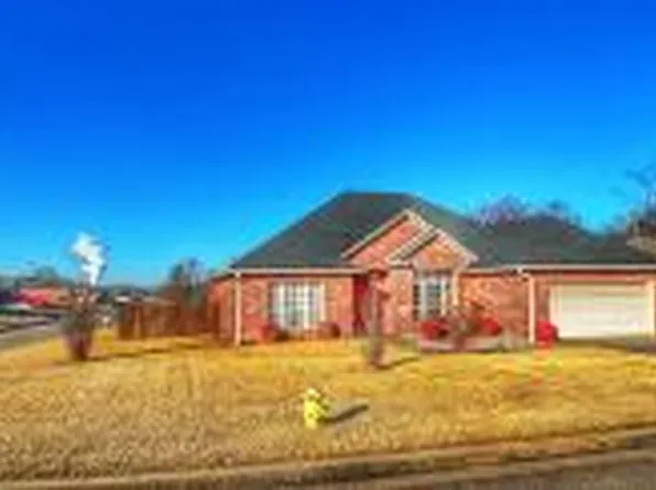 3925 Hemlock Ln, Russellville, AR 72802