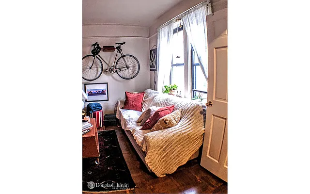 Rented by Douglas Elliman | media 17