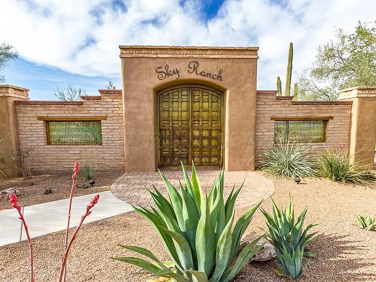 4402 W Cloud Ranch Pl — Photo 43